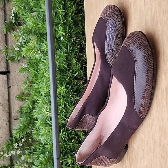 Taryn Rose 8M Flat Brown croc suede toe and heal and leather sole - Picture 3 of 9